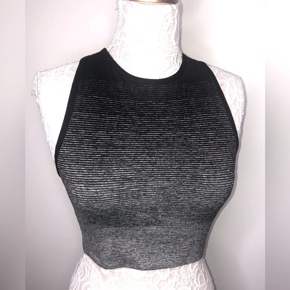 Forever 21 Tank top Sports bra Black stripes Women’s Size Medium